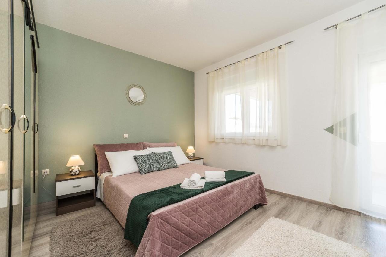 Apartments Matilda Sukošan Exteriör bild
